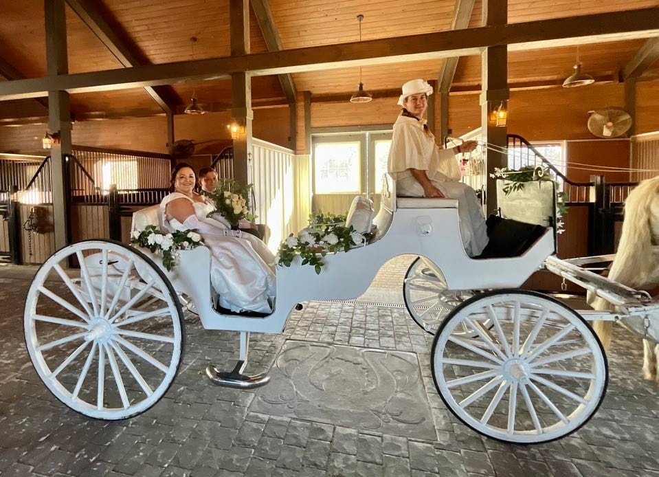 A beautiful bride in our Classic Carriage at Plantation Oaks Farms in Callahan, FL for a wedding.